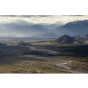 La llanura de Tesalia se extiende en el valle del río Peneo. Es una de las pocas llanuras de la península griega y era famosa por la cría de caballos.